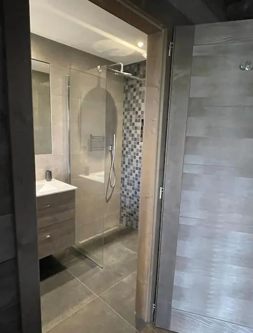 Chalet Purdey - Sleeps 10 With Hot Tub Montriond France