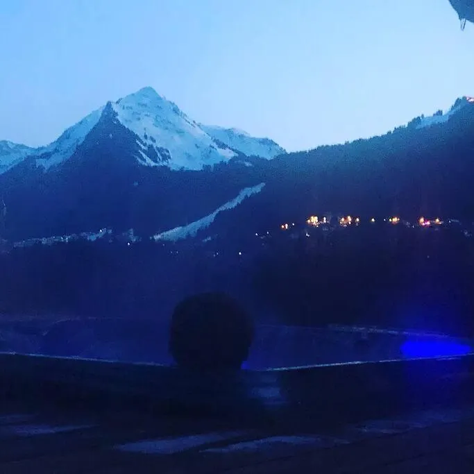 Chalet Purdey - Sleeps 10 With Hot Tub Montriond