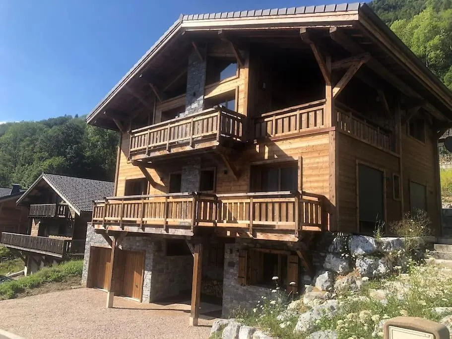 Chalet Purdey - Sleeps 10 With Hot Tub Montriond France