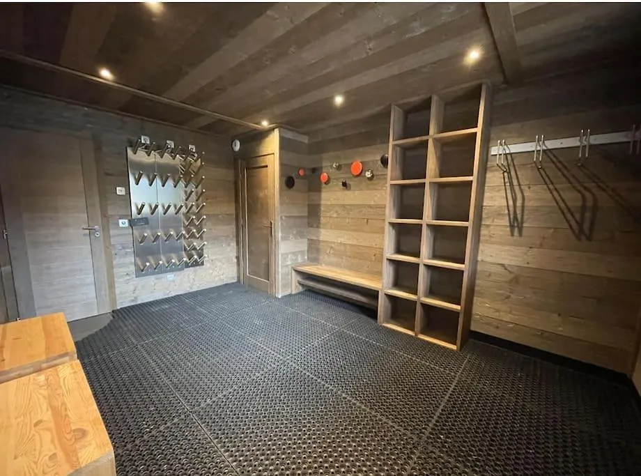 Chalet Purdey - Sleeps 10 With Hot Tub Montriond