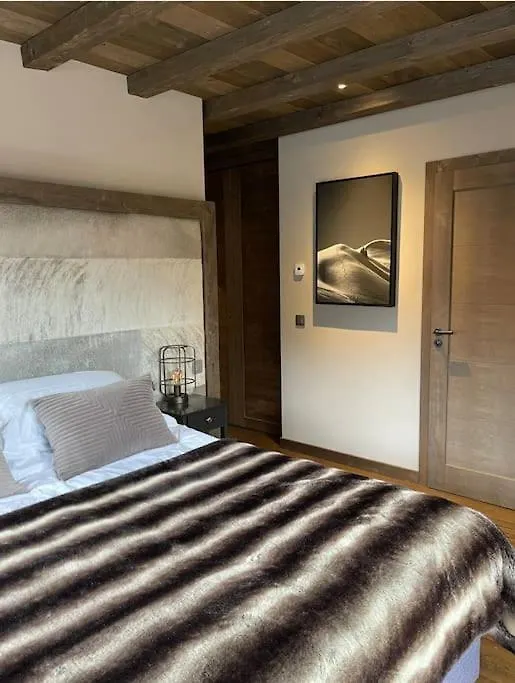 Chalet Purdey - Sleeps 10 With Hot Tub Montriond