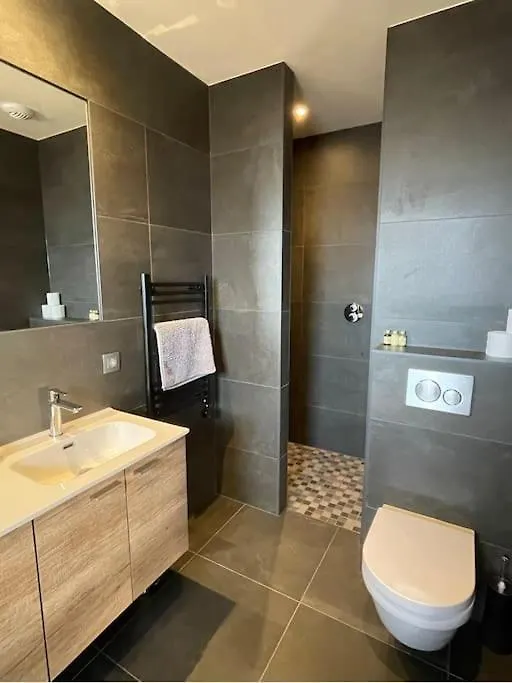 Chalet Purdey - Sleeps 10 With Hot Tub Montriond 0*,