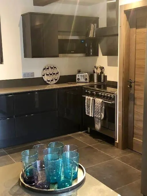 Chalet Purdey - Sleeps 10 With Hot Tub Montriond